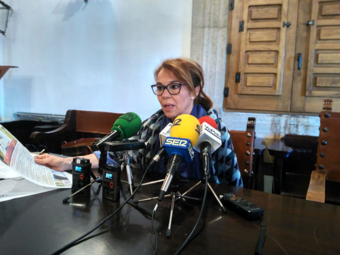 La concejala de Servicios Sociales, Flor Conejero, en una comparecencia de prensa