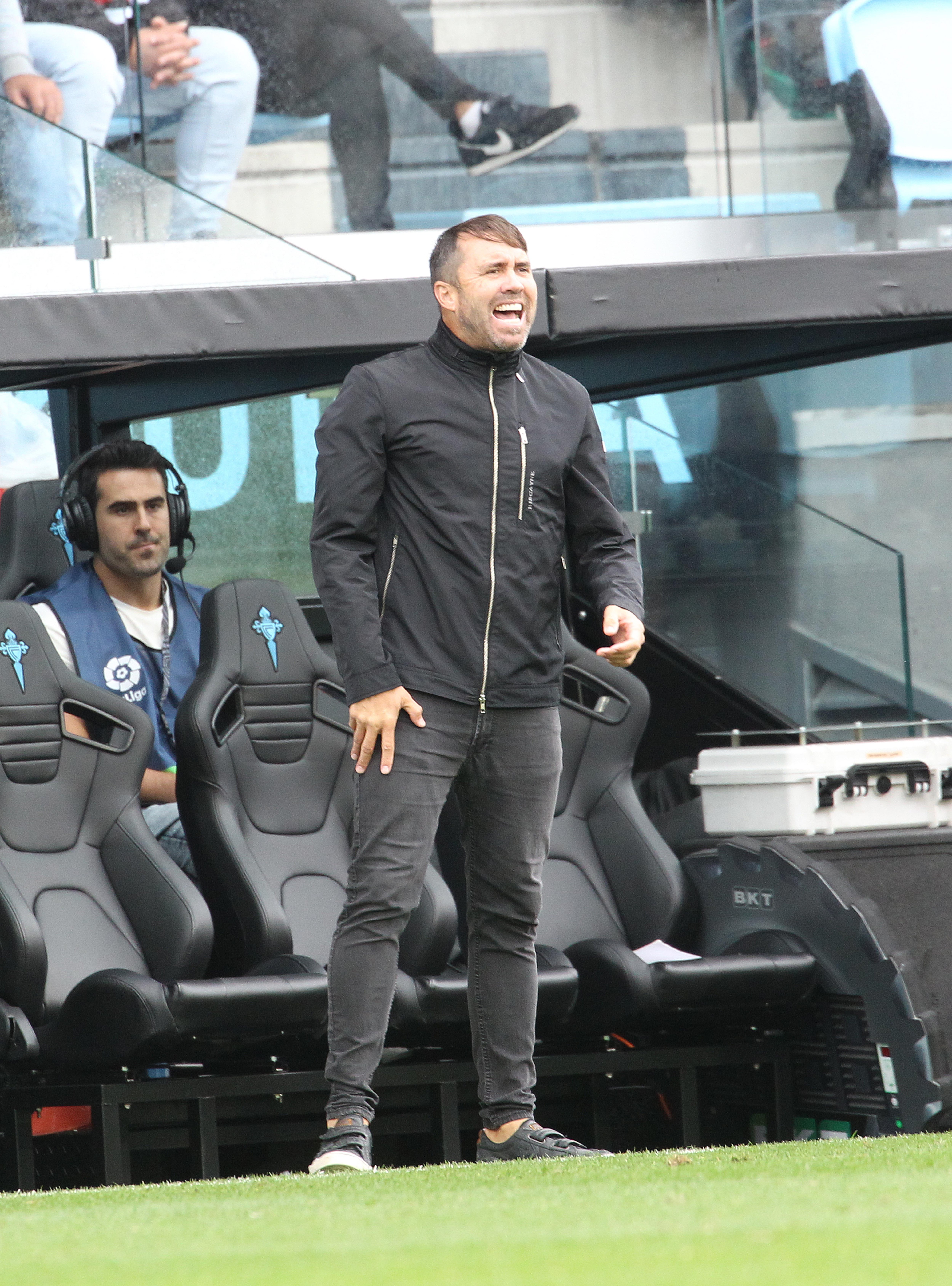 VIGO, 16/10/2022.- El entrenador del Celta de Vigo Eduardo Coudet, durante el partido de la jornada 9 de LaLiga Santander celebrado este domingo en el estadio Balaídos de Vigo. EFE / Salvador Sas
