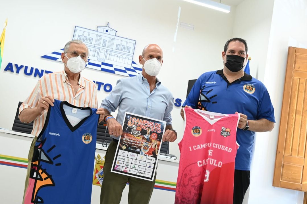 Miguel Casado, Pedro Cintero y Jaime García presentan el Campus.