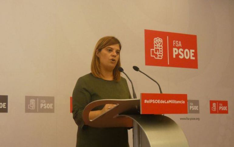 La Secretaria de Organización de la FSA-PSOE, Gimena Llamedo, comunicando la convocatoria de elecciones primarias