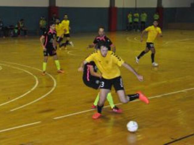 David García intenta irse de un rival