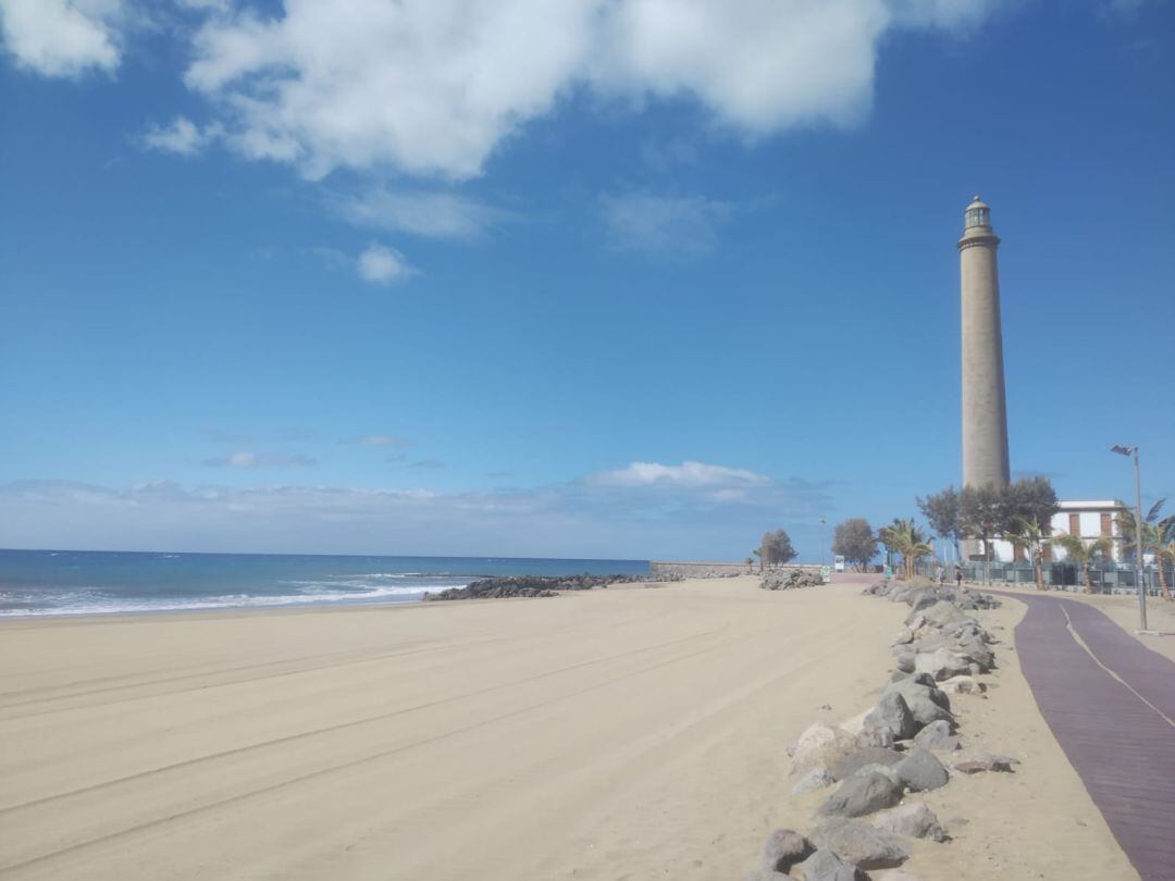 La playa de Maspalomas vacía durante el confinamiento por COVID19