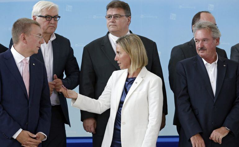 El ministro de Exteriores letón, Edgars Rinkevics, su homólogo alemán, Frank-Walter Steinmeier, el ministro lituano de Exteriores, Linas Linkevicius y la jefa de la diplomacia europea, Federica Mogherini