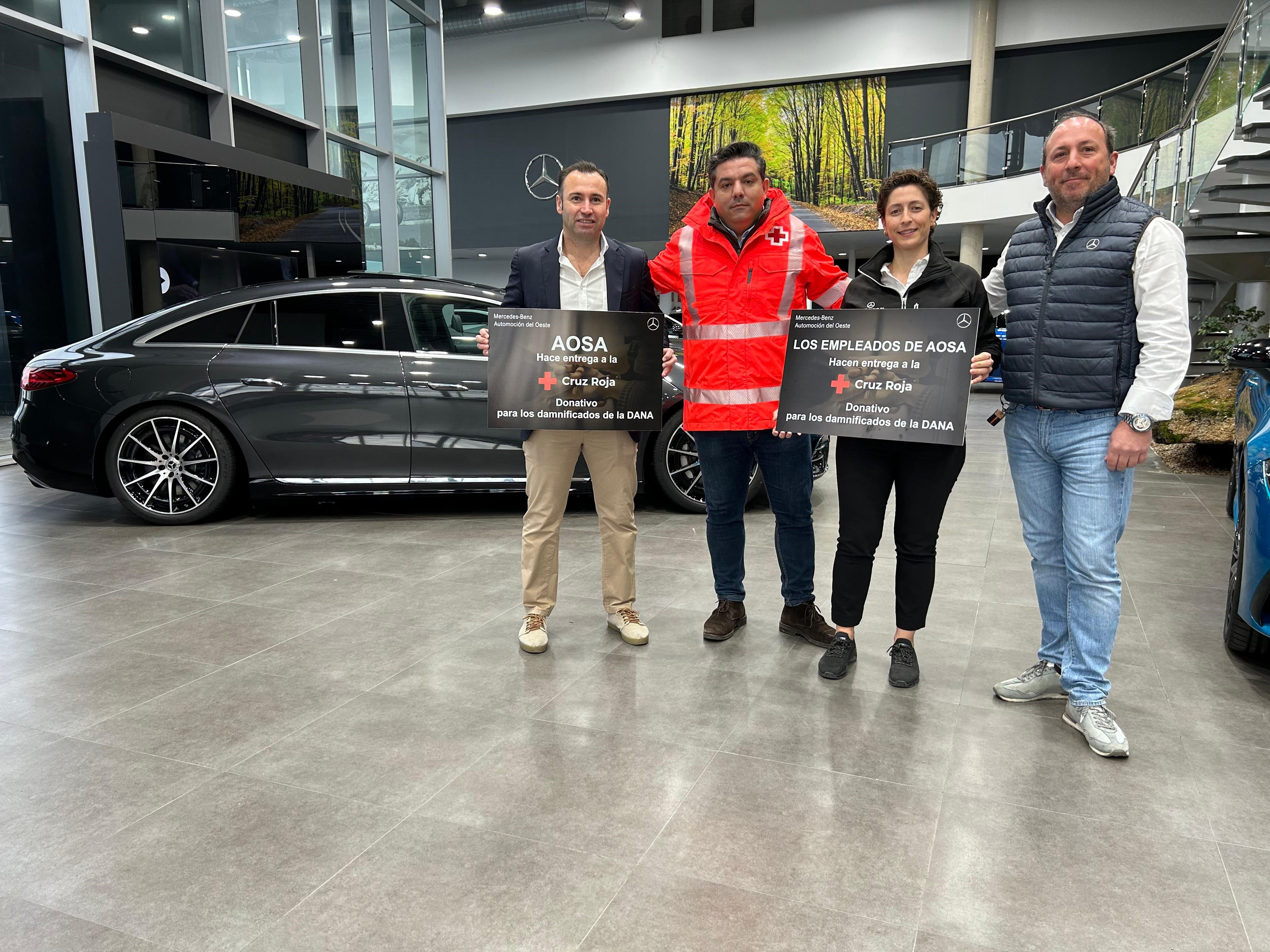 Empleados de Automoción del Oeste y concesionarios Mercedes Benz Extremadura en solidaridad con los afectados por la DANA