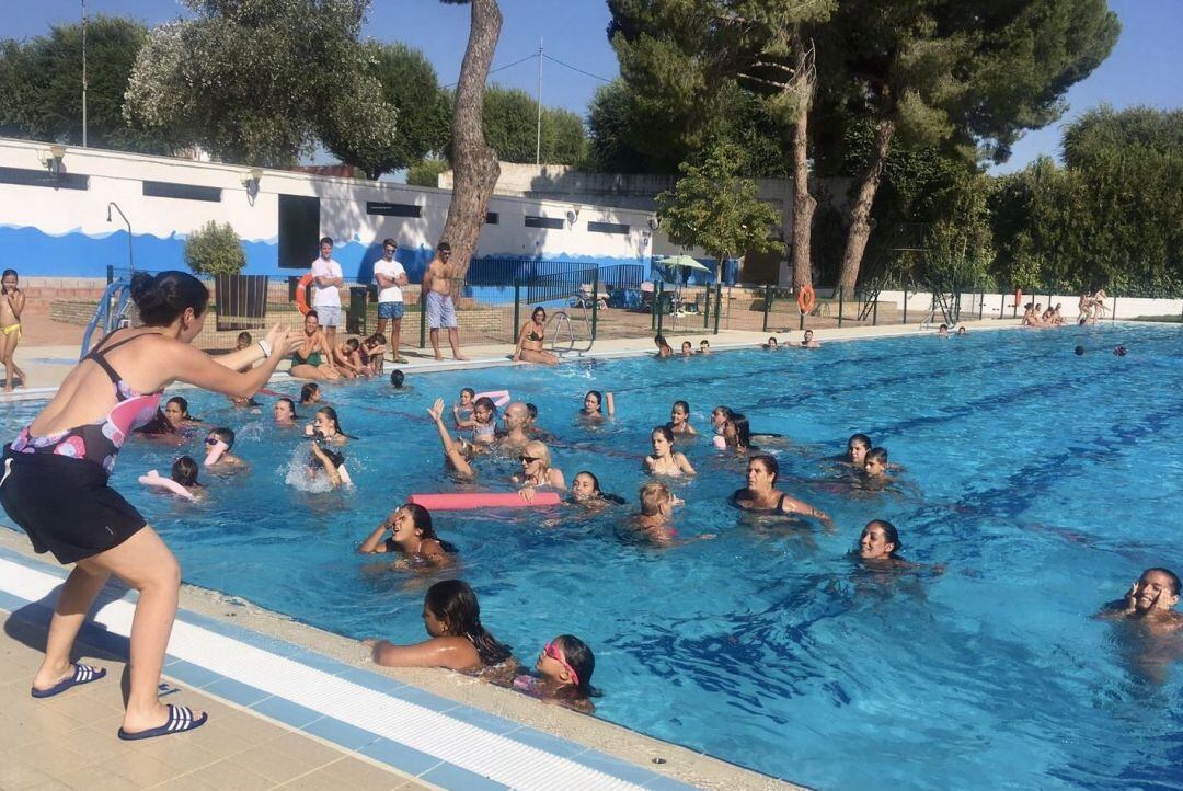 Las piscinas deben de tener vigilancia si es pública y es recomendable que esté vallada si es privada. 