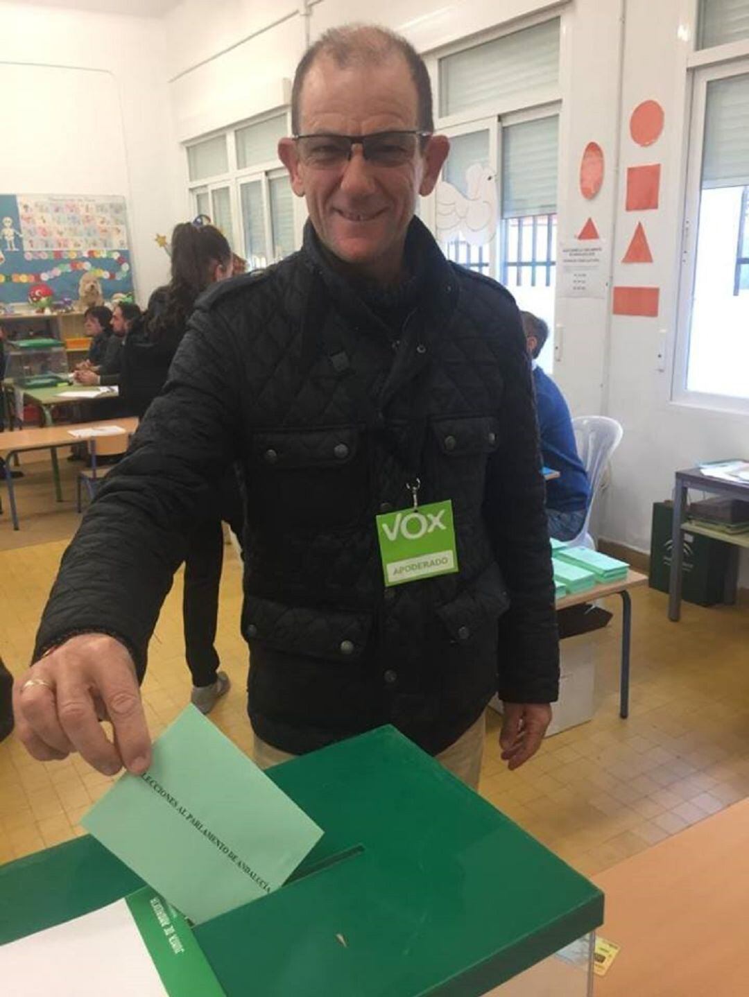 Manuel Ángel González votando en las elecciones andaluzas