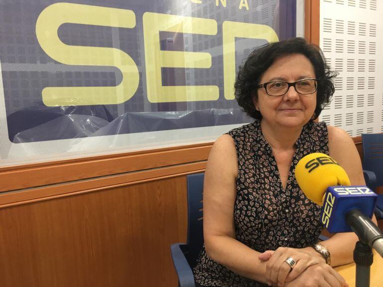 María Teresa Roldán en los estudios de Radio Córdoba