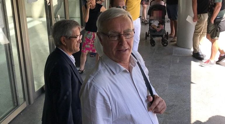 Joan Ribó a su salida de la Ciudad de la Justicia