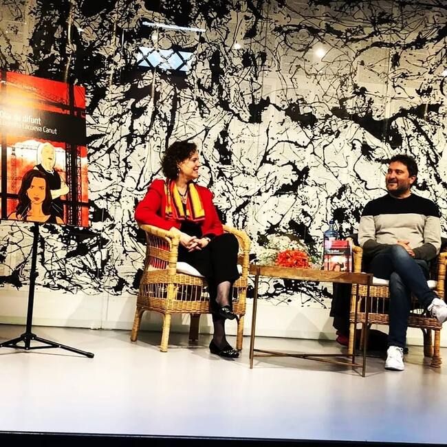 Presentació del llibre Olor de difunt a Catalunya amb l'editor de l'obra.