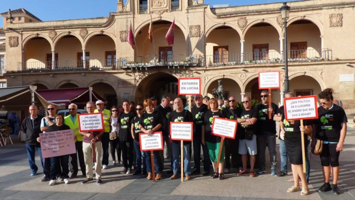 Los vecinos afectados por los terremotos de 2011 amenazan con encerrarse en el Ayuntamiento de Lorca