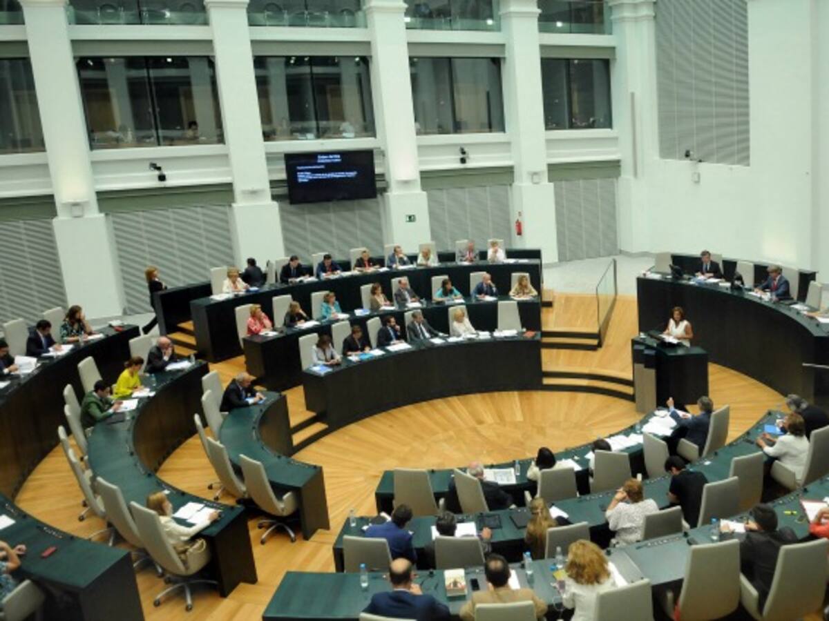 Botella presenta su "programa de futuro" a un año de las elecciones