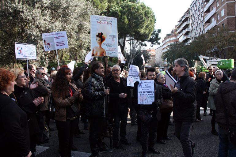 Manifestació de perruquers contra la puja de l&#039;IVA