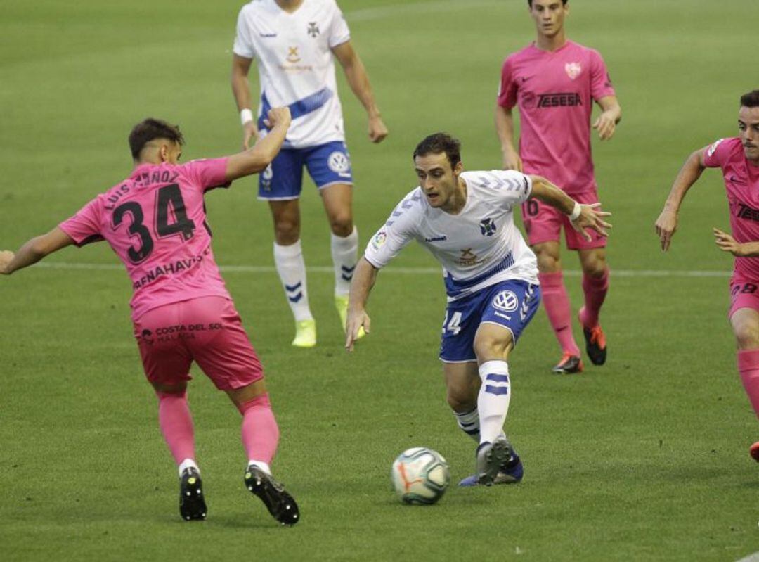 Un lance del Tenerife-Málaga de este lunes.