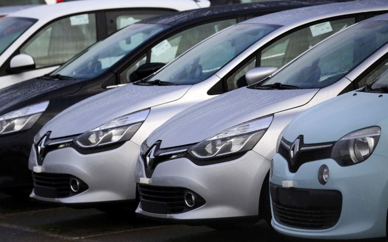 Varios coches de Renault aparcados en la planta de Aubergenville, en Francia