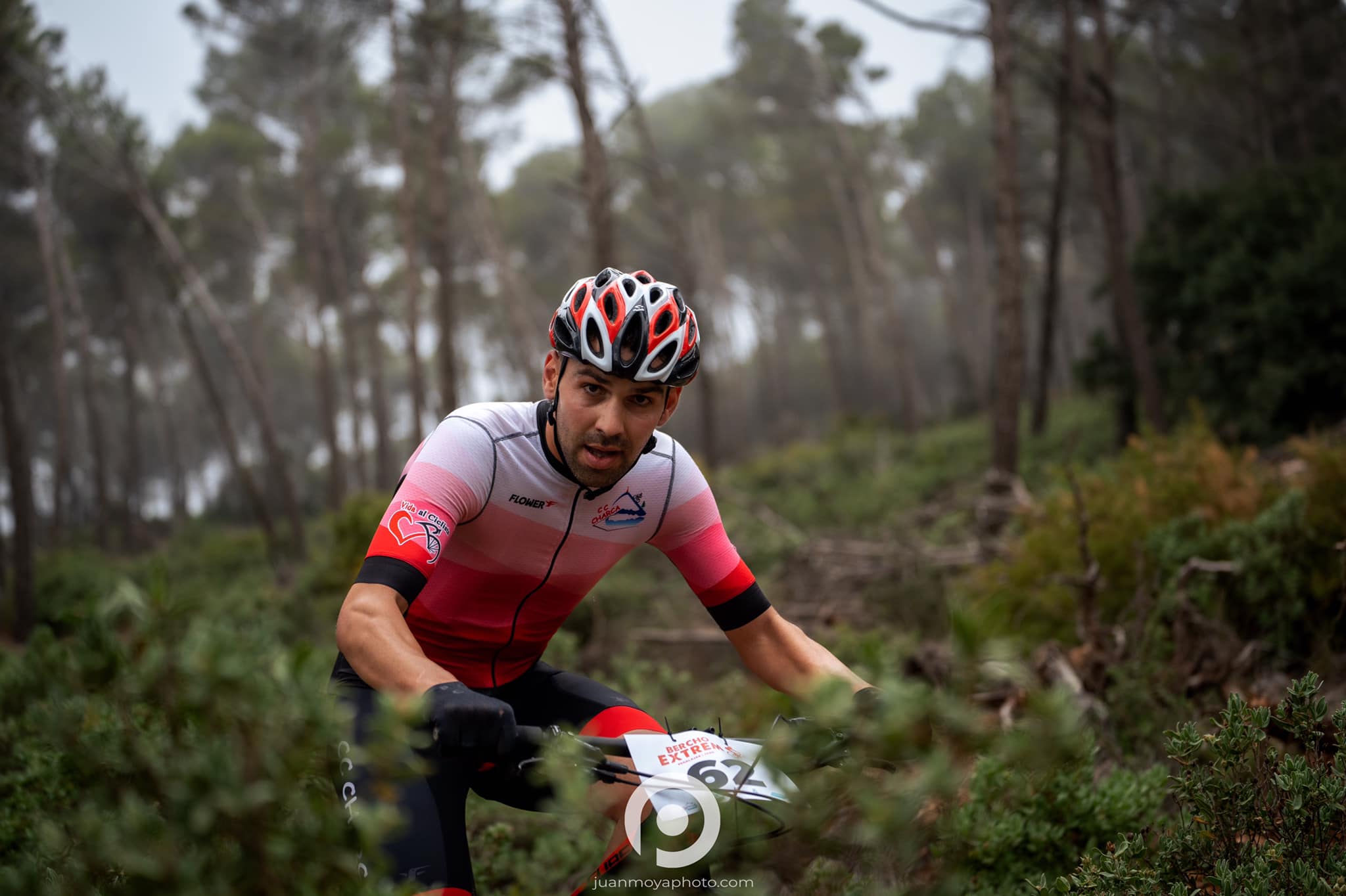 Ciclista en una anterior edición de la Bercho Extrem de Pegalajar.