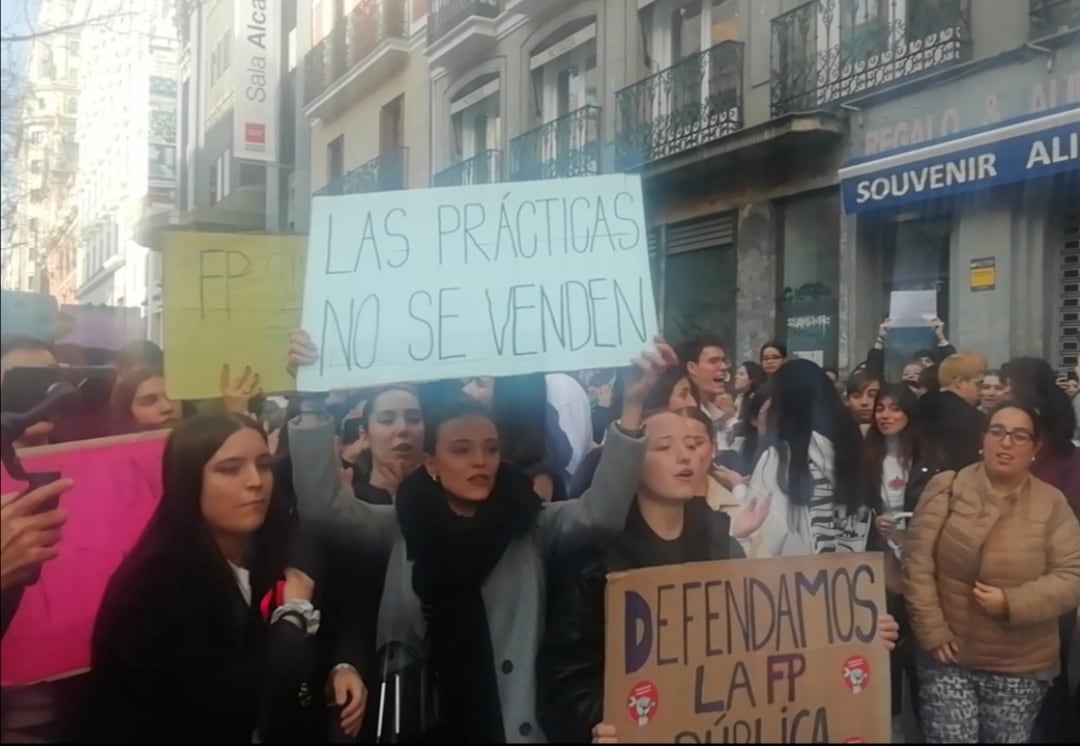 Protesta de los estudiantes de FP en centros públicos por la falta de prácticas.