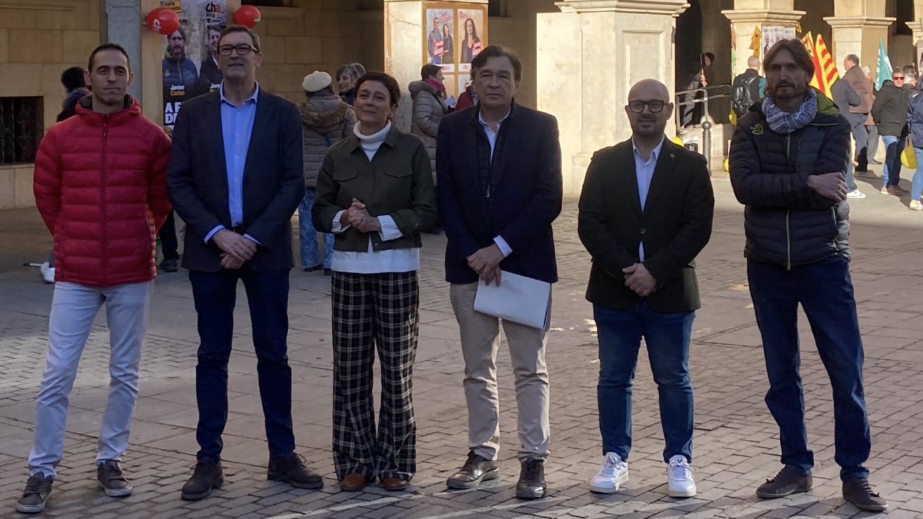 Los candidatos por Teruel a las Cortes de Aragón, esta mañana en la Plaza de San Juan