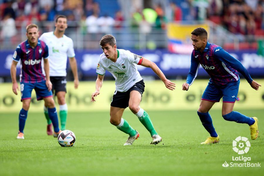 Íñigo Sáinz-Maza está a una cartulina de amarilla de cumplir ciclo de amonestaciones