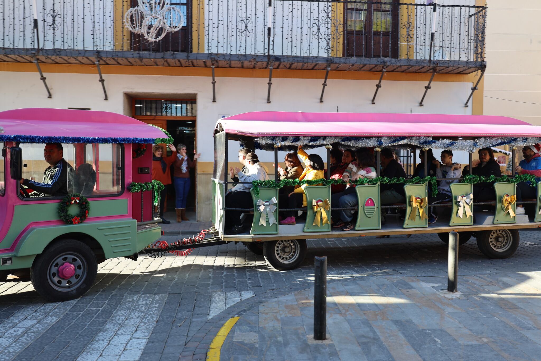 Un tren de la Navidad recorre estos días las calles de Archena