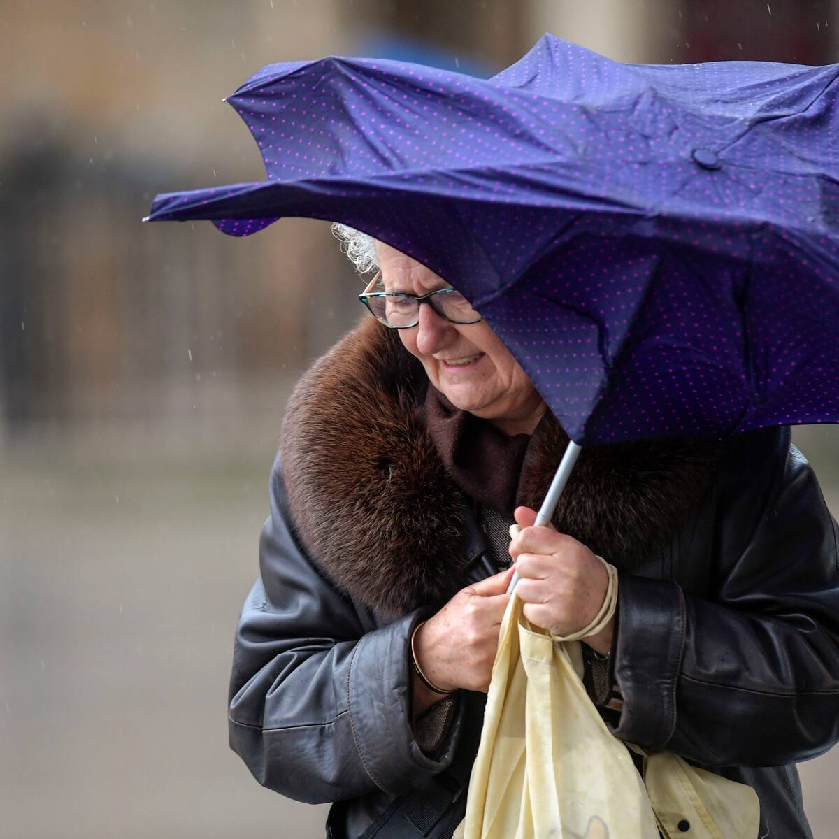 La Aemet advierte de la llegada de la borrasca Caetano: trae fuertes rachas de viento y pone en alerta a 18 provincias