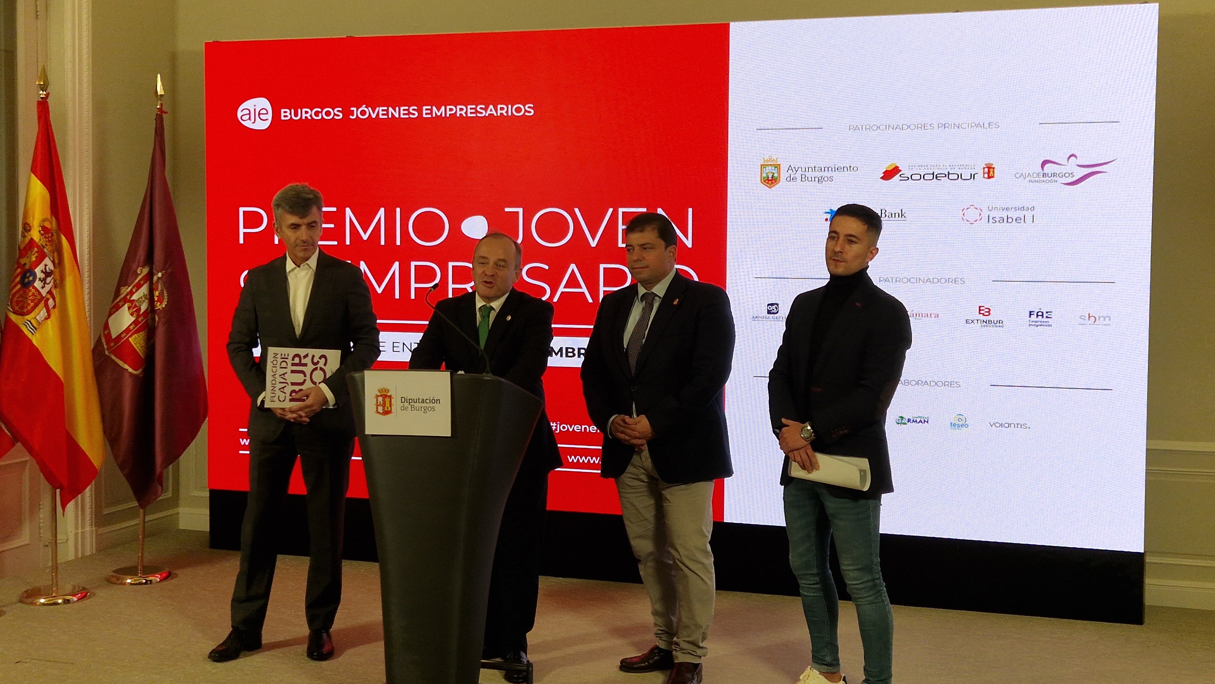 De izda a dcha: Fundación Caja de Burgos. Francisco Javier Cuasante Pérez Responsable del Área de Dinamismo Empresarial. por el Ayuntamiento de Burgos, Fernando Martínez-Acitores Puig. Vicealcalde y Concejal de Juventud.Diputación de Burgos- Sodebur, Carlos Gallo Sarabia. Presidente de SODEBUR.
Asociación de Jóvenes Empresarios, Mario Pérez Talamillo. Vicepresidente