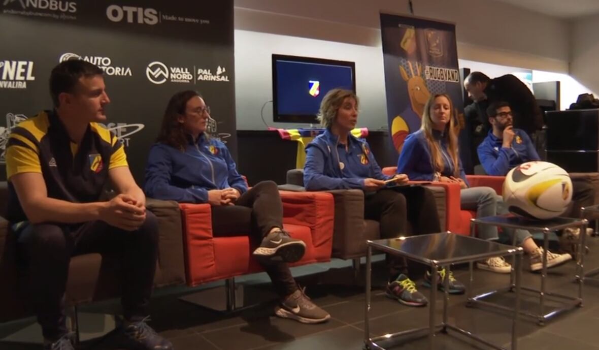 Un moment de la presentació del debut oficial de les Grandalles, la selecció femenina de rugbi, aquest dissabte a l'Estadi Nacional.