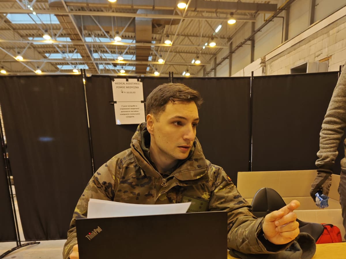 El linarense Carlos Cámara, teniente del Ejercito del Aire, condecorado con la medalla de la UE por su labor en Ucrania