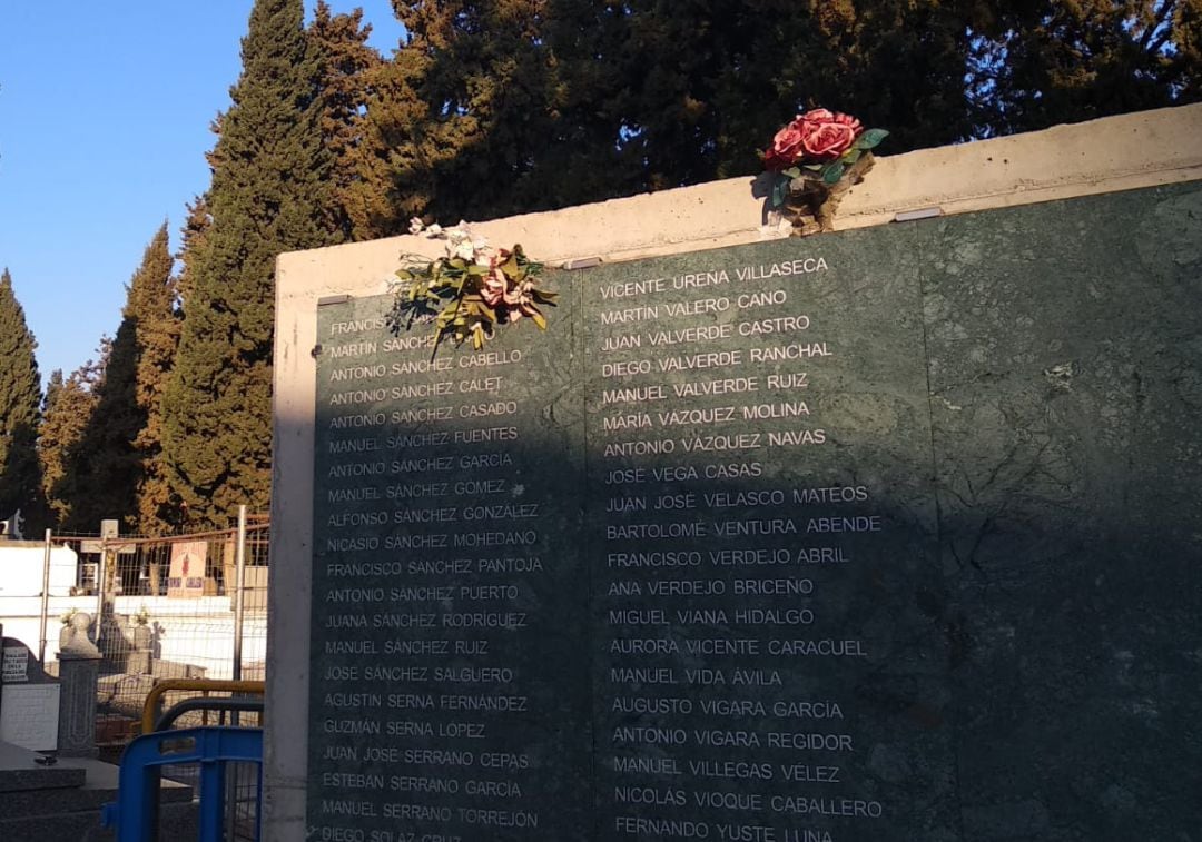 Muros de la Memoria en el Cementerio de La Salud