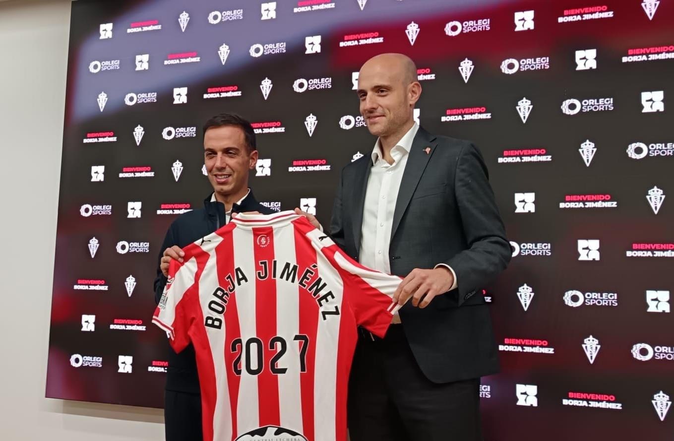 Borja Jiménez (i), presentado como nuevo entrenador del Sporting