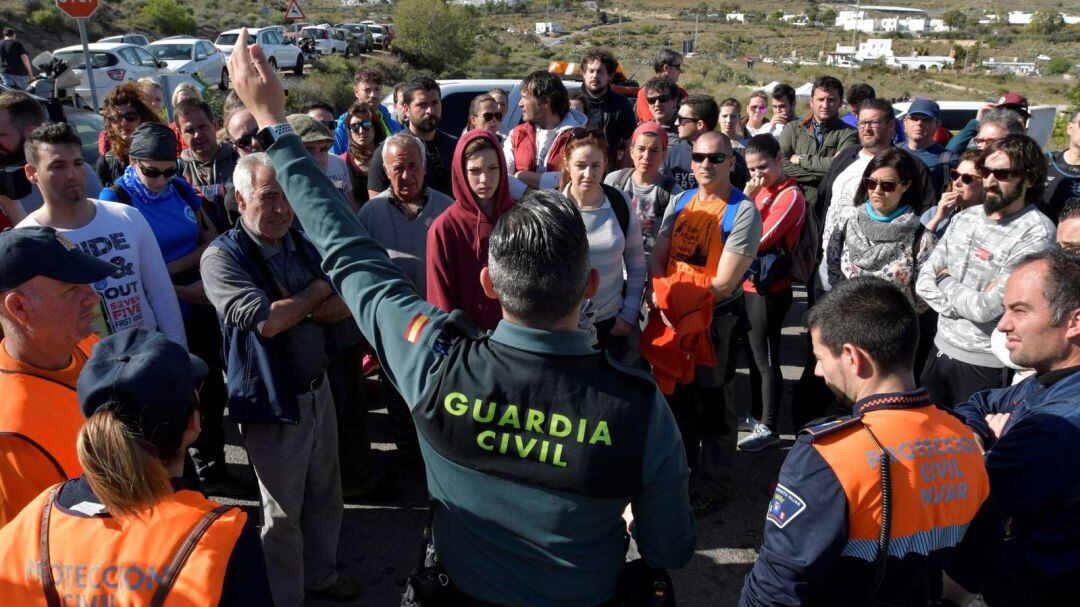 Homenaje a quienes buscaron al pequeño Gabriel.