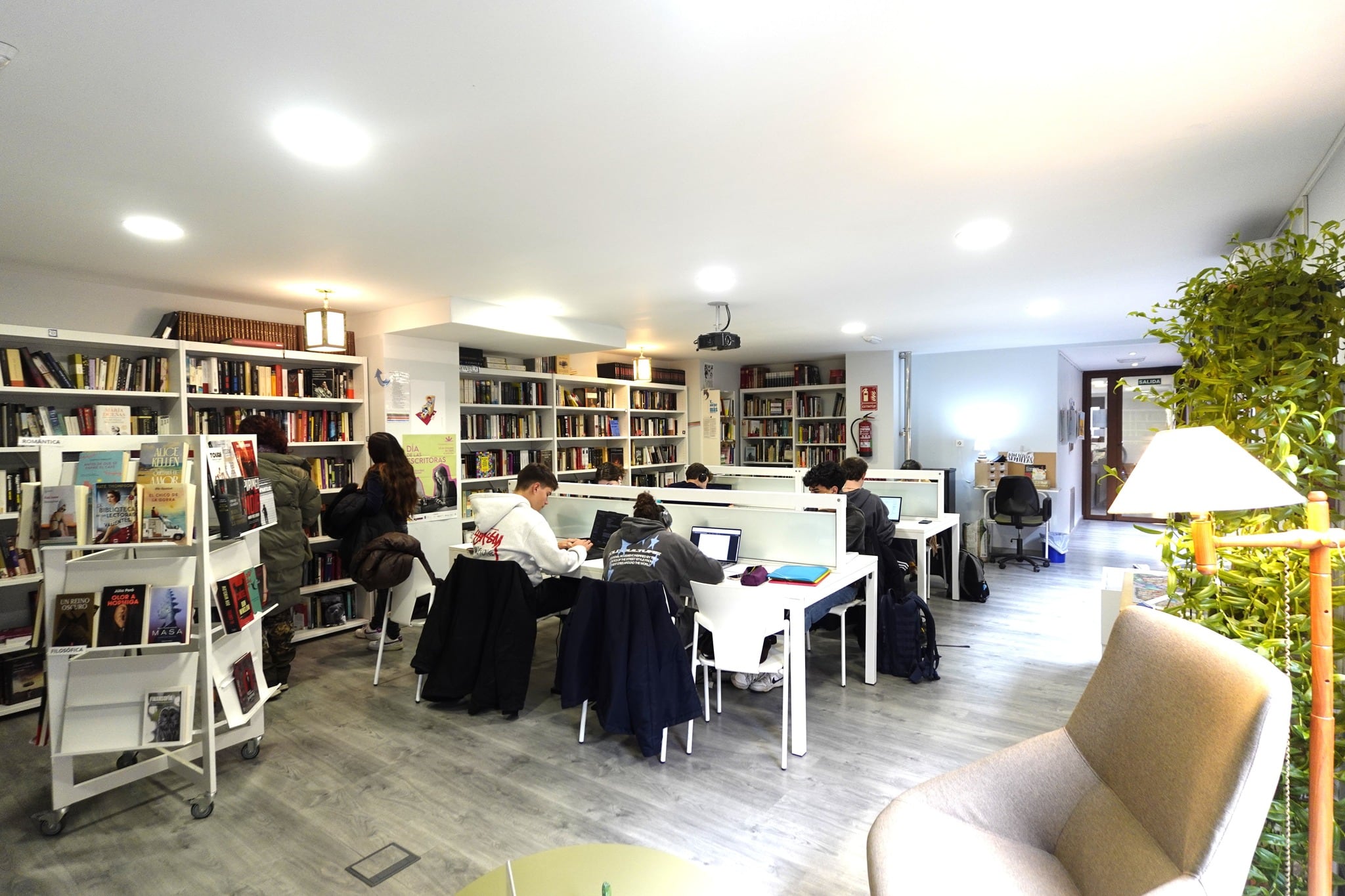 La biblioteca de Villanúa cuenta con 8 premios María Moliner