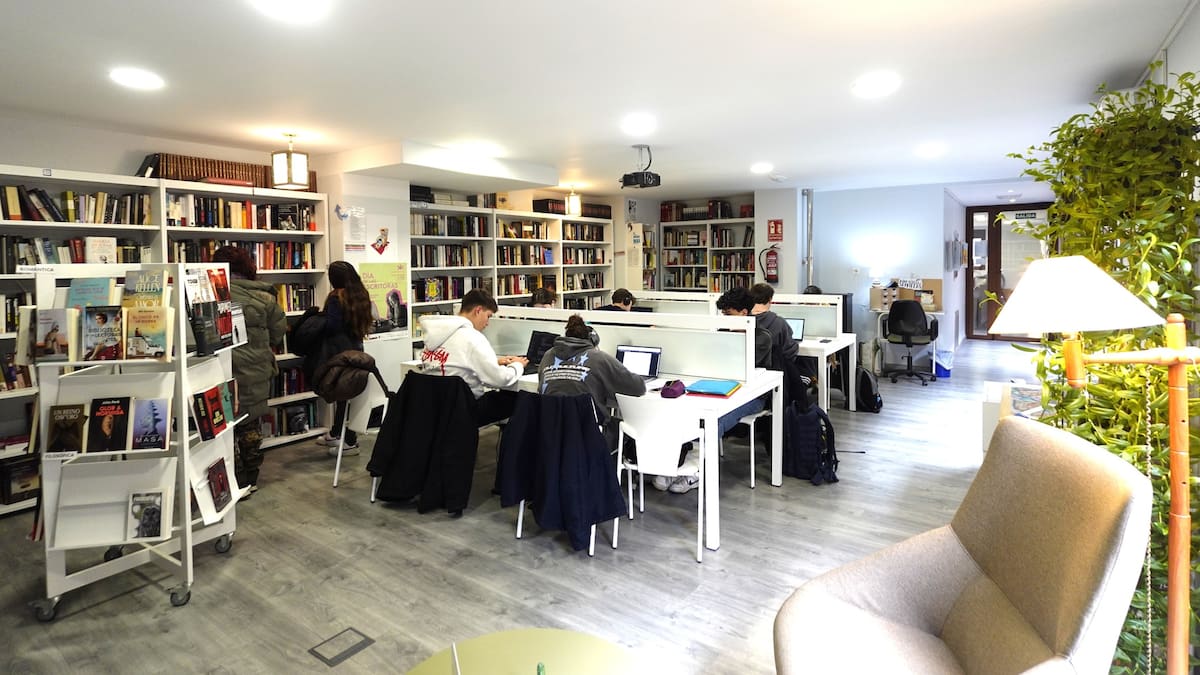 La biblioteca de Villanúa y sus cifras que superan la media nacional: "El éxito está en sacarla a la calle"