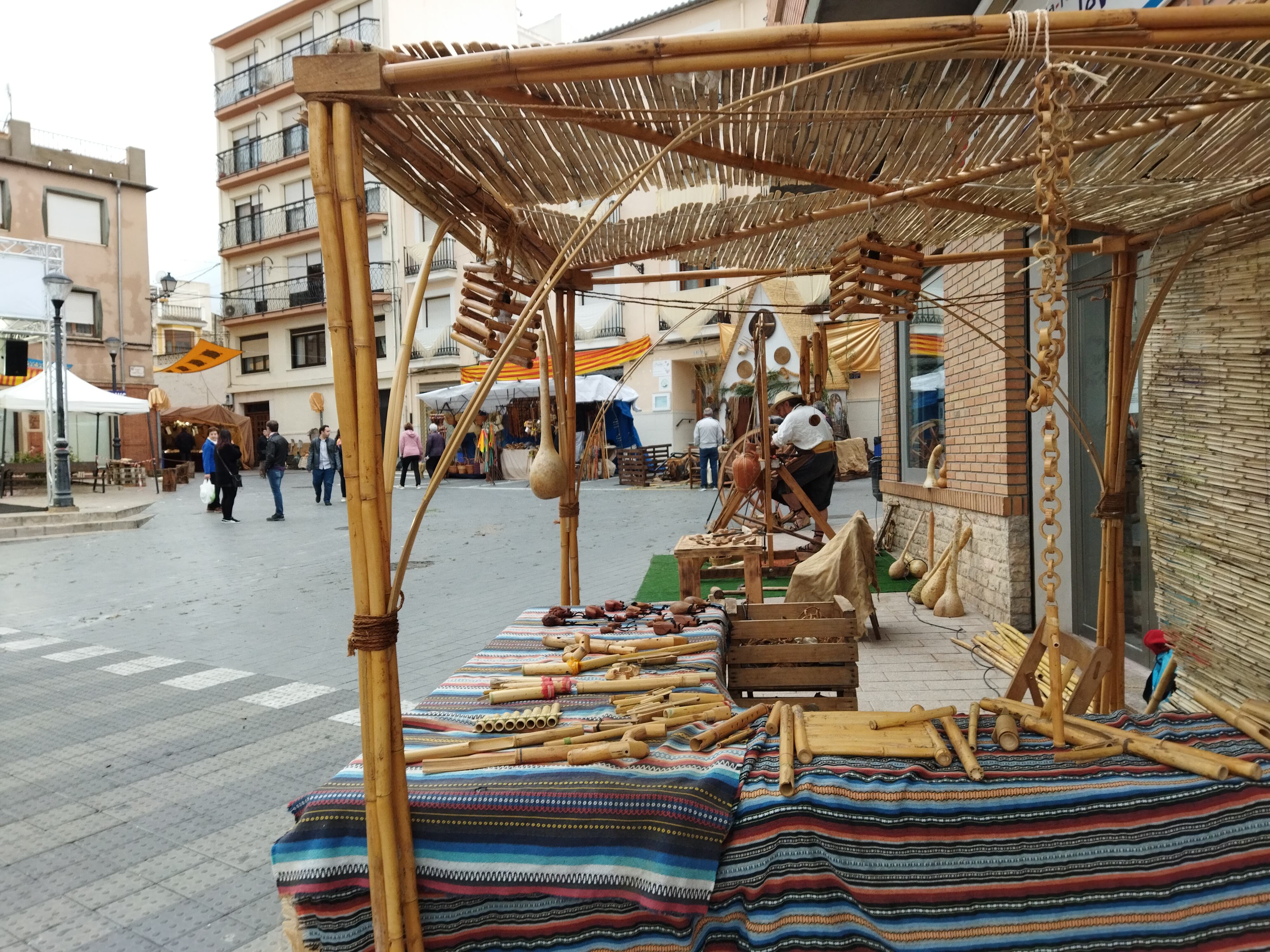 El porrat valencià se sitúa en la plaza de la Font Vella de Castalla.