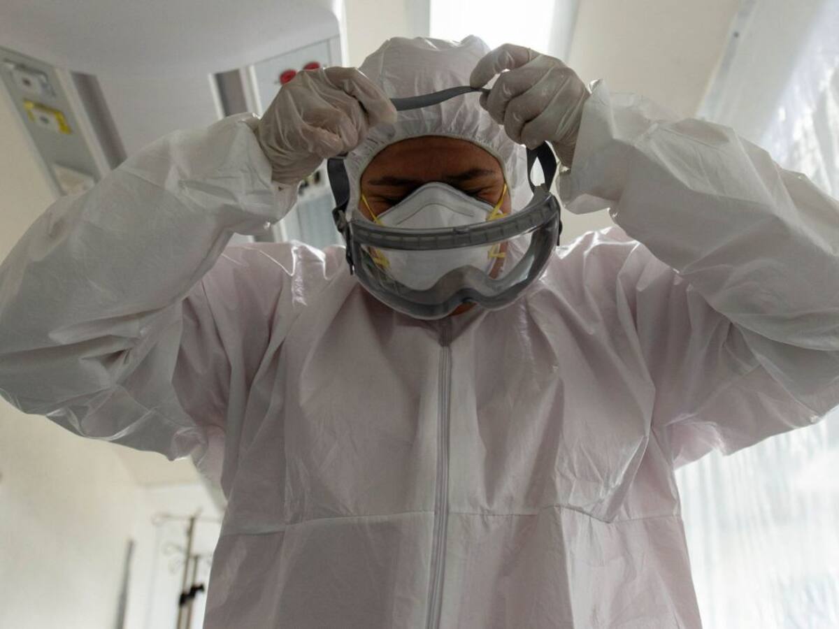 Un paciente en planta y otro en la UCI, únicos casos de COVID-19 en el Hospital del Bierzo