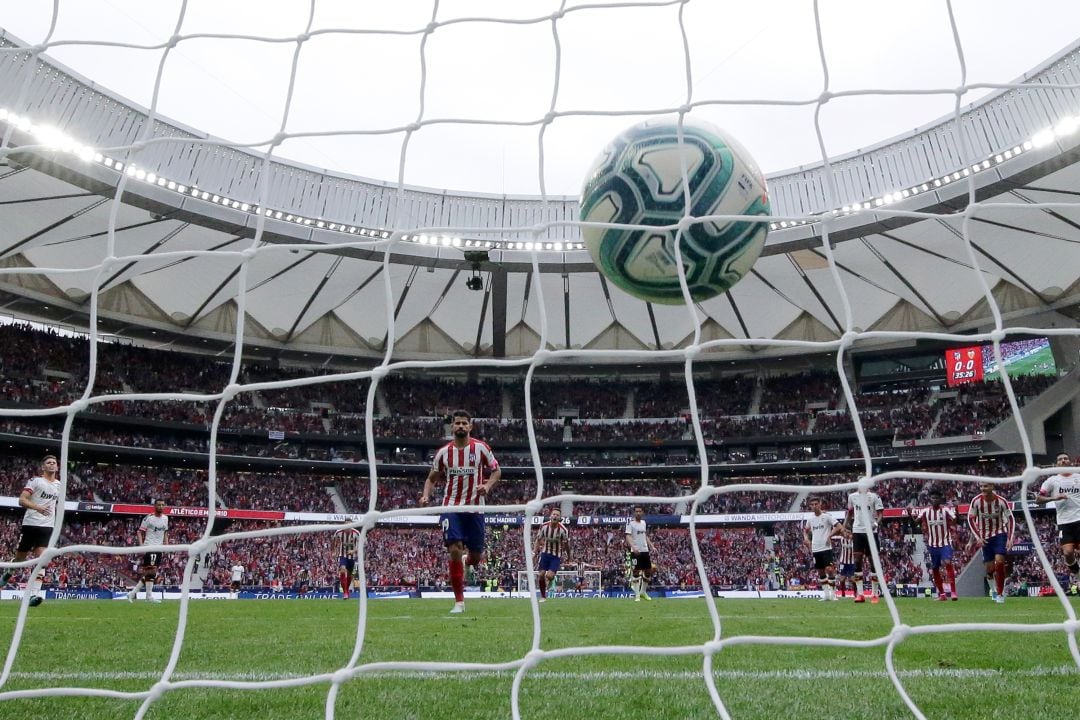 Diego Costa anota frente al Valencia el pasado sábado su segundo gol de la temporada