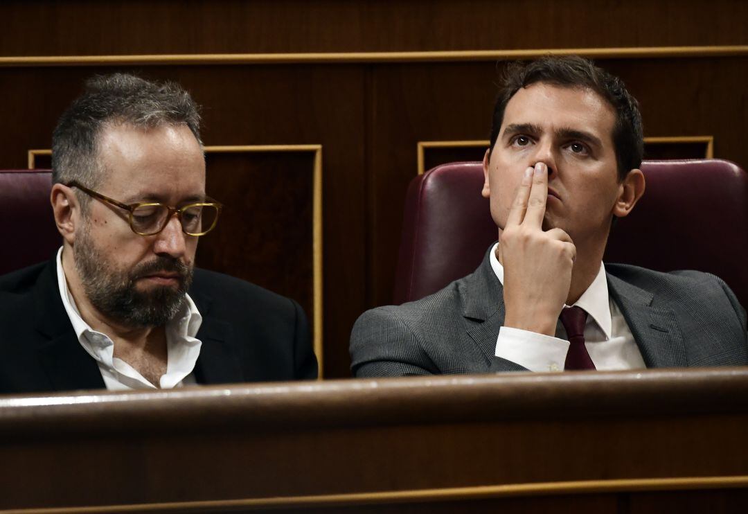 Juan Carlos Girauta junto a Albert Rivera. 