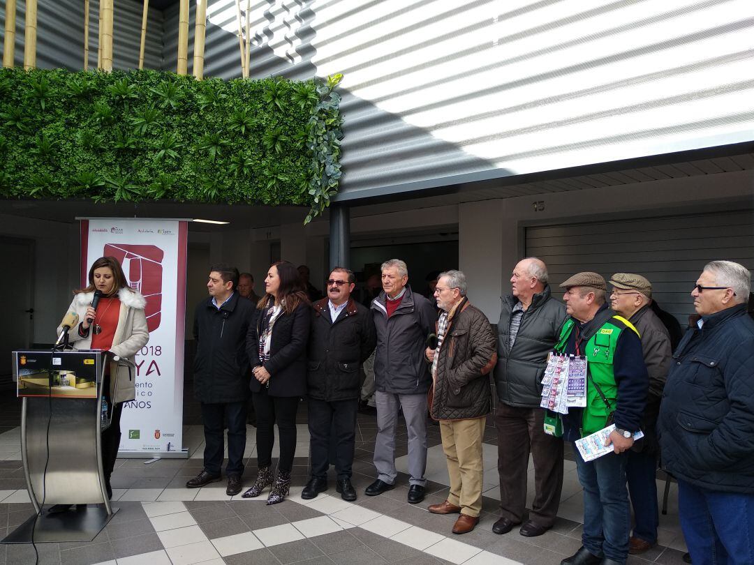 La alcaldesa de Peal de Becerro, Ana D. Rubia explica el proceso de remodelación integral del mercado de abastos