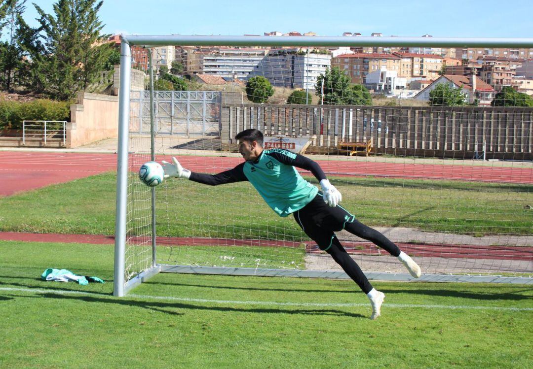 Dani Barrio, durante un entrenamiento en el Anexo de Los Pajaritos.