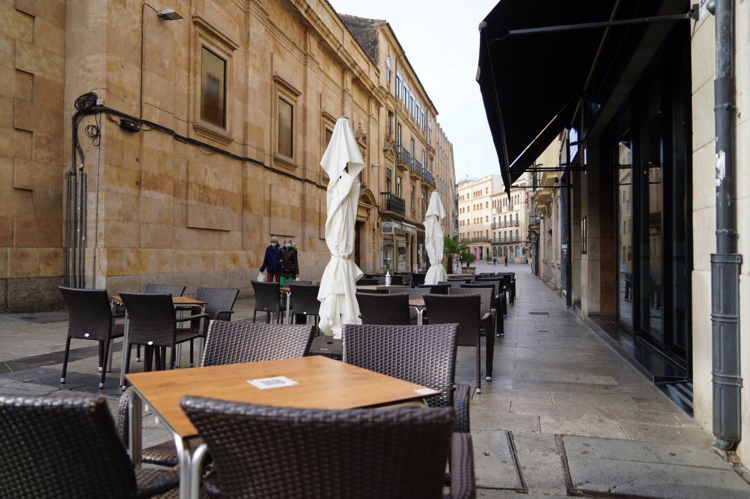 Imagen de una terraza de hostelería en la plaza de Santa Eulalia de Salamanca.