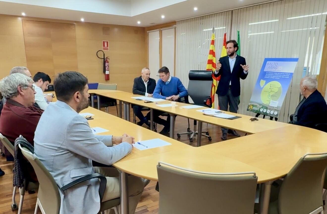Isaac Claver ha anunciado en Fraga un nuevo corredor verde que enlazará la Sierra de San Quílez, el embalse de San Salvador y la red de senderos del Bajo Cinca. Foto: DPH