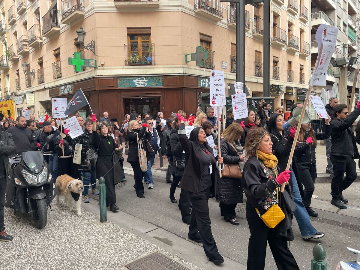 Los autónomos protestan en Zaragoza para denunciar que pagan más impuestos que el resto: "Estamos hartos"