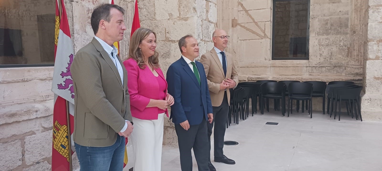 Borja Suárez, Cristina Ayala (PP), Fernando Martínez Acitores e Iñaki Sicilia (Vox), en la firma del pacto para gobernar el Ayuntamiento de Burgos