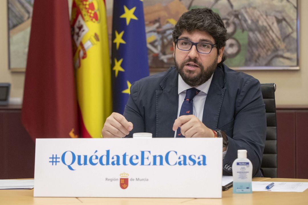 López Miras, durante la videoconferencia mantenida este domingo con el presidente del Gobierno y el resto de presidentes autonómicos