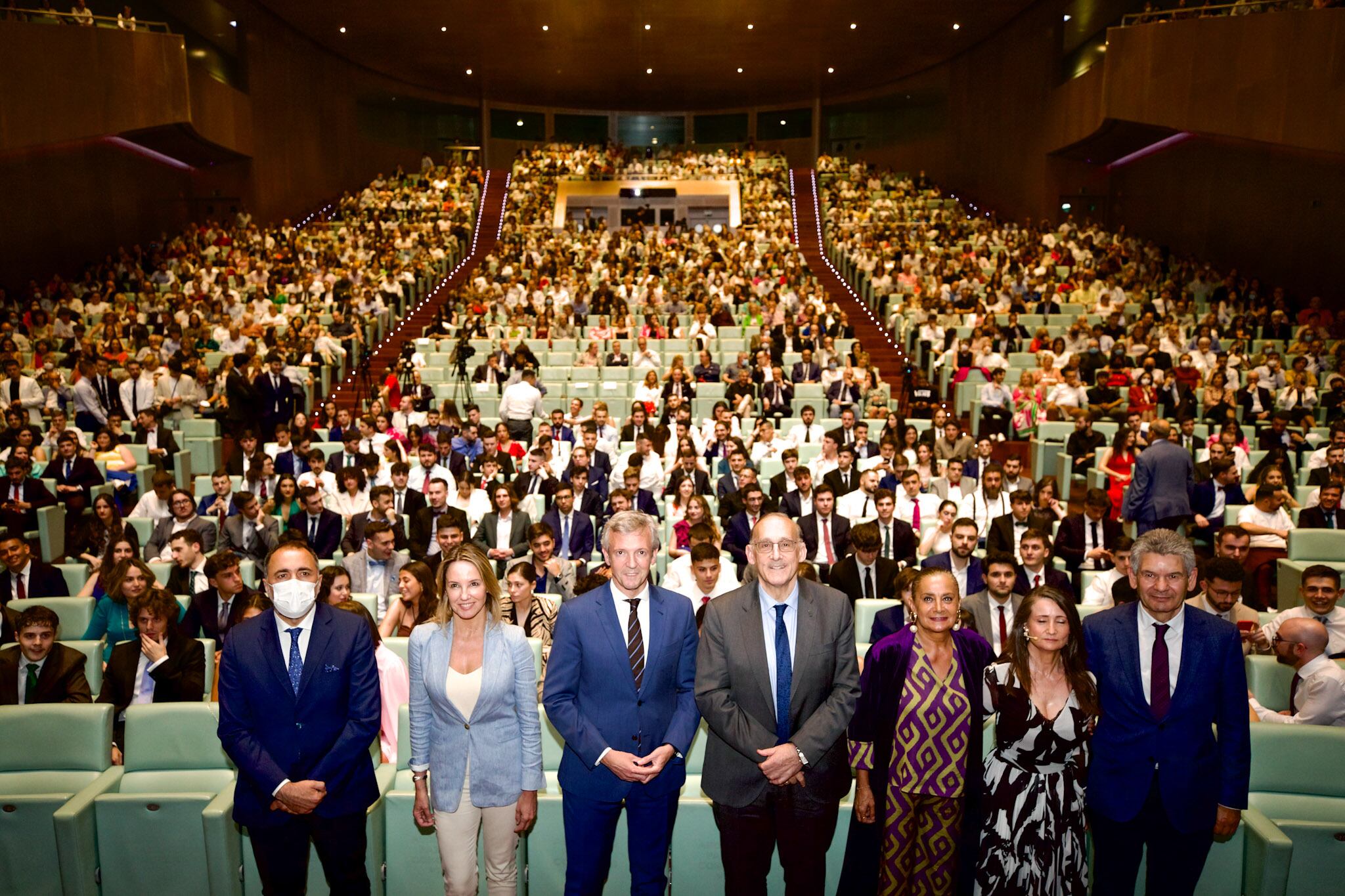 El presidente de la Xunta asistió al acto de graduación del alumnado de la Escuela de Ingeniería Industrial de la Universidad de Vigo