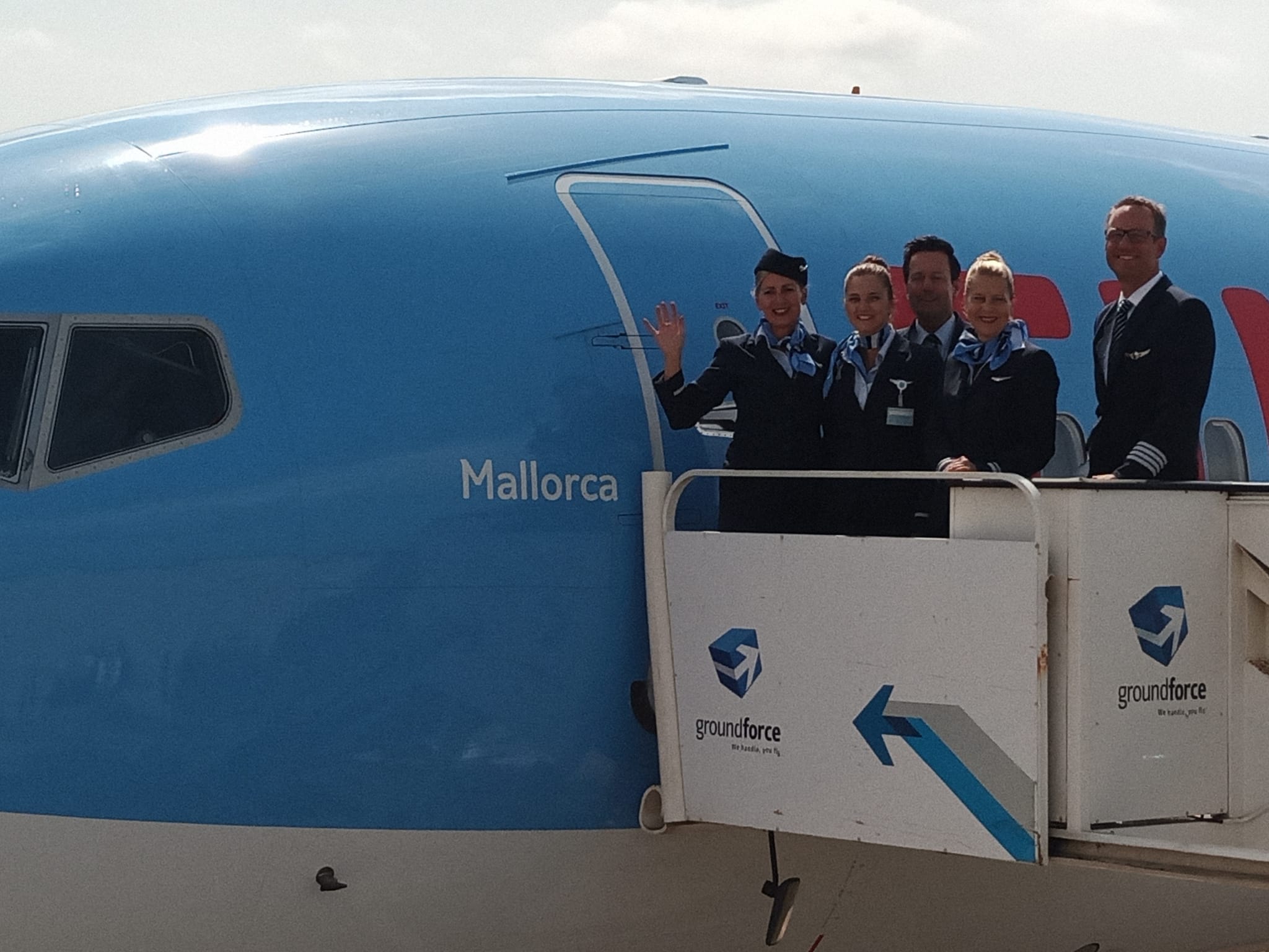 Presentación del nuevo avión que se llama "Mallorca".