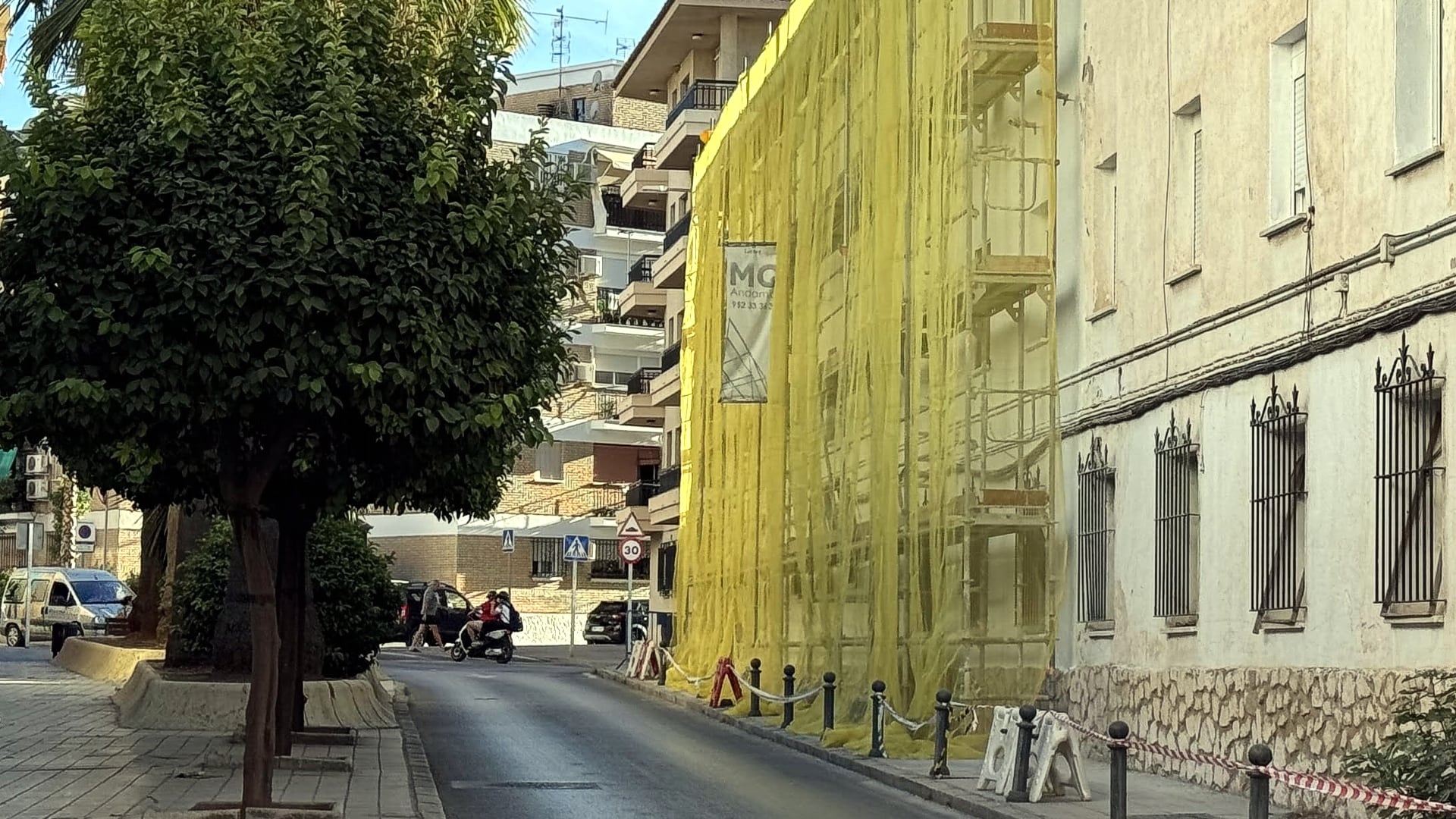 Fachada lateral del cuartel de Antequera