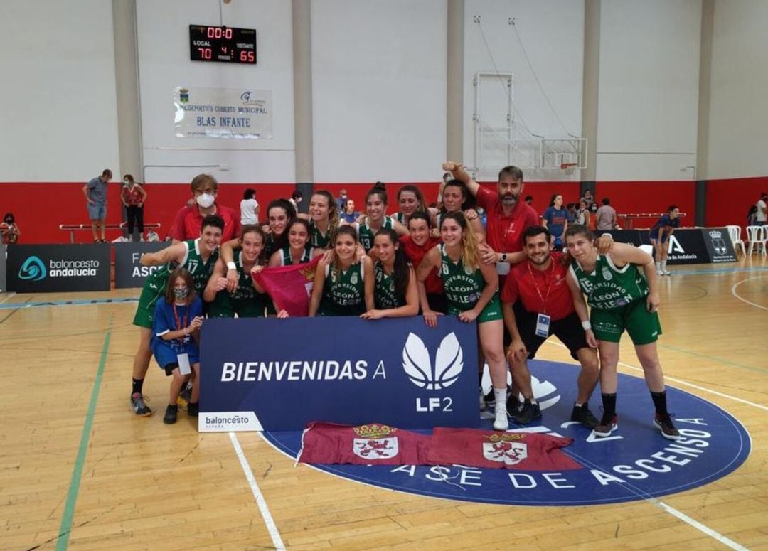 El BFL celebra su ascenso sobre la pista de Alhaurín de la Torre