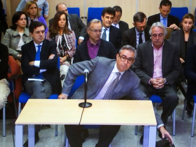 Diego Torres, exsocio de Iñaki Urdangarin, en una imagen recogida de la pantalla que se encuentra en la sala de prensa del juicio por el caso Nóos,  