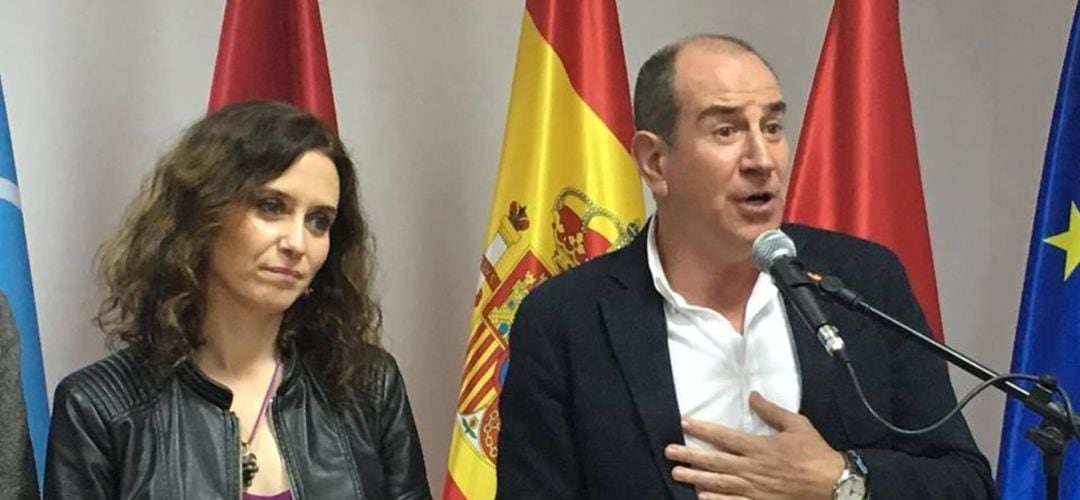 Eusebio García, exalcalde ya retirado de la política, en una imagen de archivo junto a la actual presidenta de la Comunidad de Madrid, Isabel Díaz Ayuso