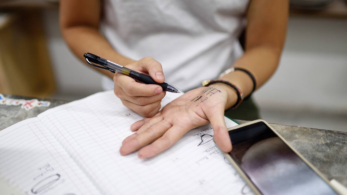 ¿Por qué recuerdas la cara de tu maestra de parvulario y no lo que cenaste ayer?